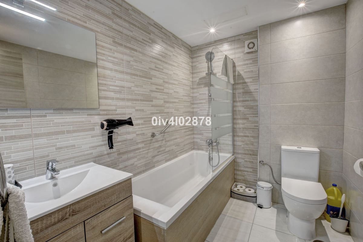 6 soveværelse Semi-Rækkehus til salg i Benalmadena Costa med swimmingpool - € 799.000 (Ref: 9539998)