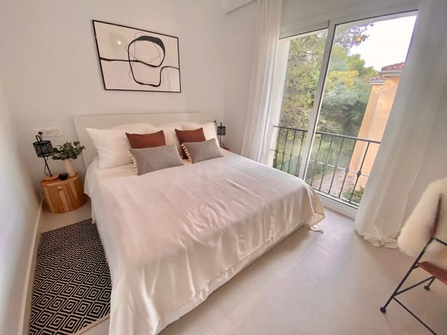 Ático de 4 habitaciones en La Quinta, Benahavís en venta con piscina - 800.000 € (Ref: 9539999)