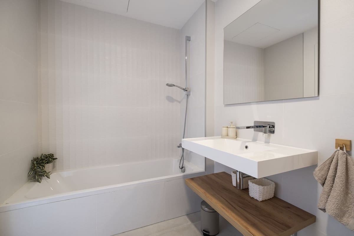 Casa de 3 habitaciones en El Chaparral en venta con piscina - 800.000 € (Ref: 9540000)