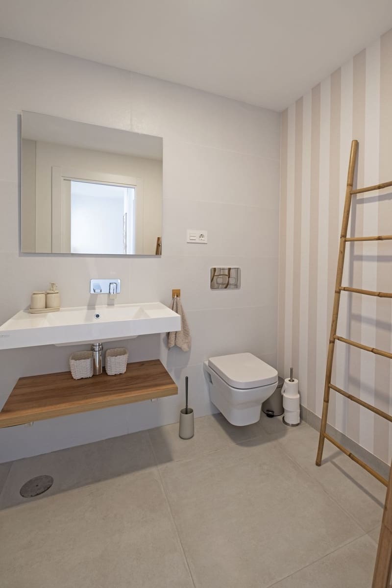 Casa de 3 habitaciones en El Chaparral en venta con piscina - 800.000 € (Ref: 9540000)