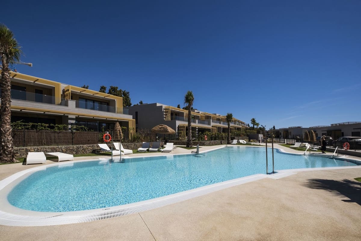 3 bedroom Townhouse for sale in El Chaparral with pool - € 800,000 (Ref: 9540000)