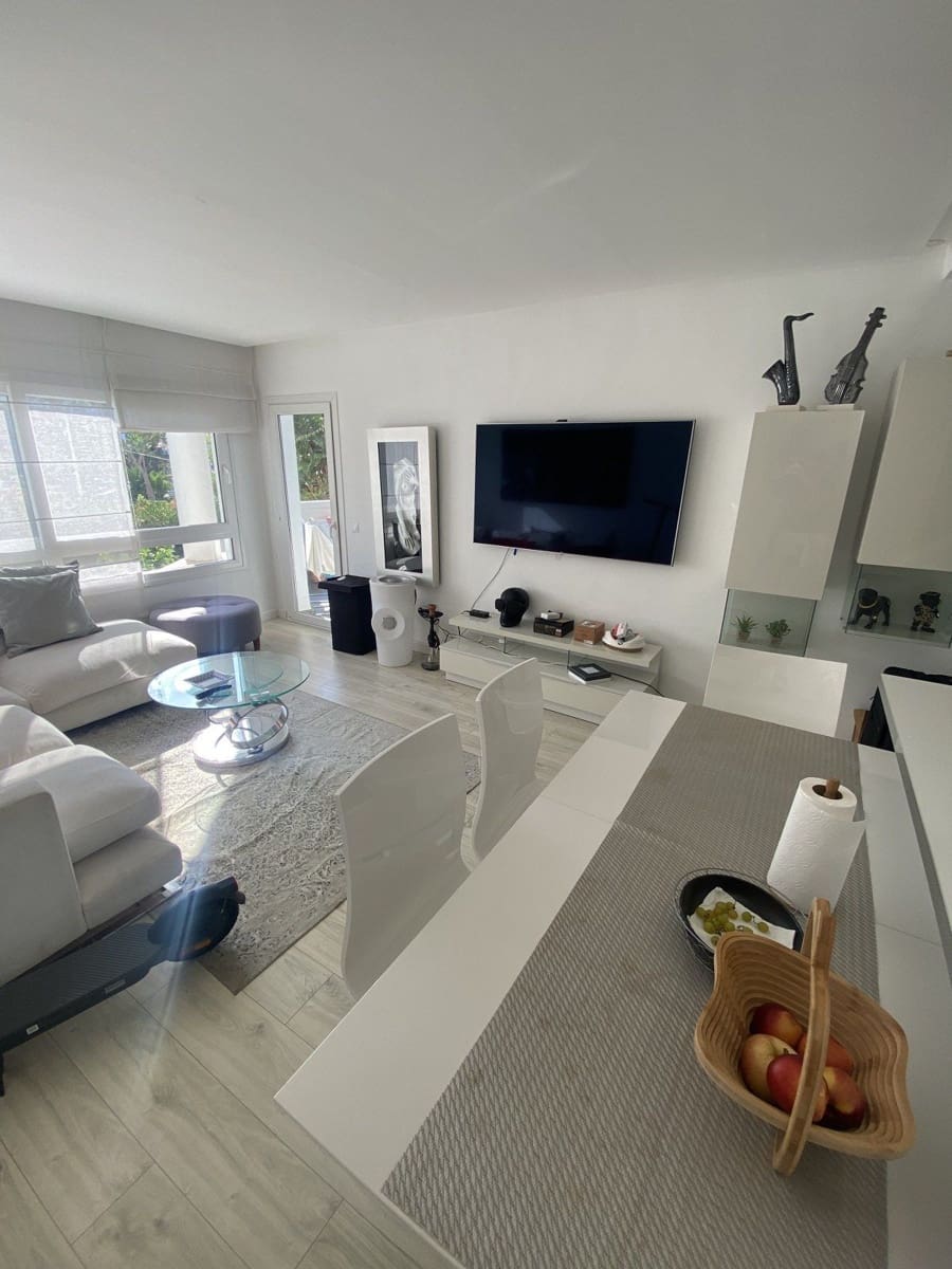 2 bedroom Apartment for sale in Puerto Banus with pool - € 825,000 (Ref: 9540003)