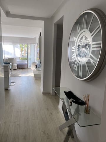 2 bedroom Apartment for sale in Puerto Banus, Marbella with pool - € 825,000 (Ref: 9540003)