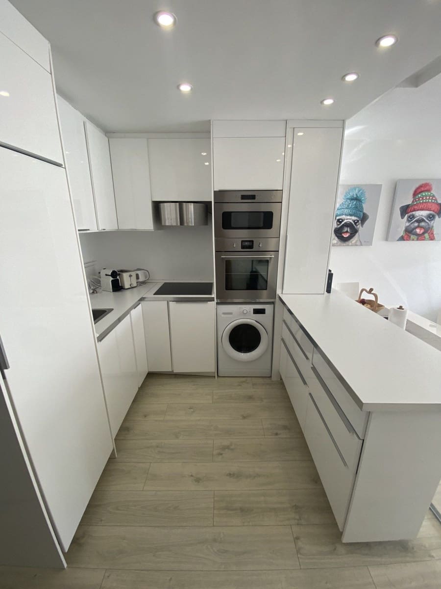 2 bedroom Apartment for sale in Puerto Banus with pool - € 825,000 (Ref: 9540003)