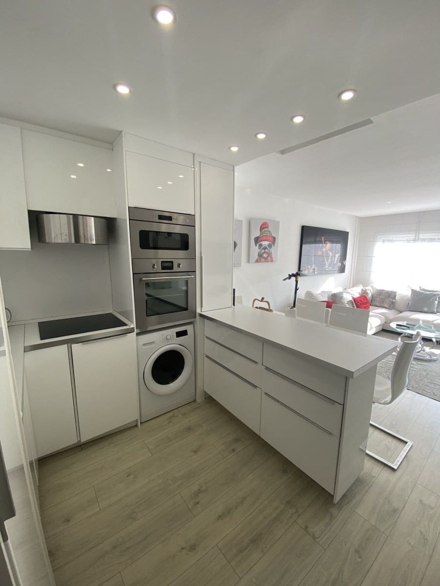 2 bedroom Apartment for sale in Puerto Banus with pool - € 825,000 (Ref: 9540003)