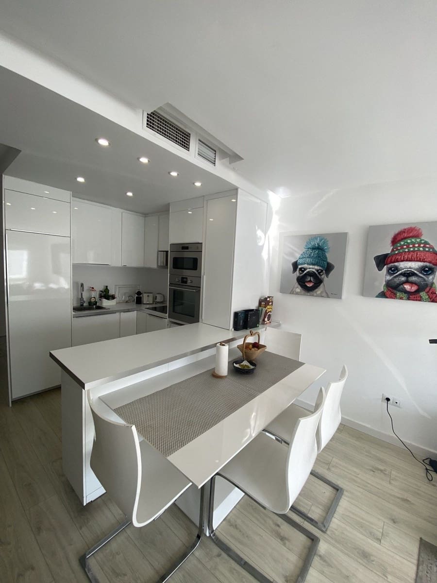 2 bedroom Apartment for sale in Puerto Banus with pool - € 825,000 (Ref: 9540003)