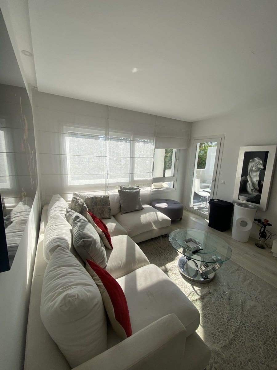 2 bedroom Apartment for sale in Puerto Banus with pool - € 825,000 (Ref: 9540003)