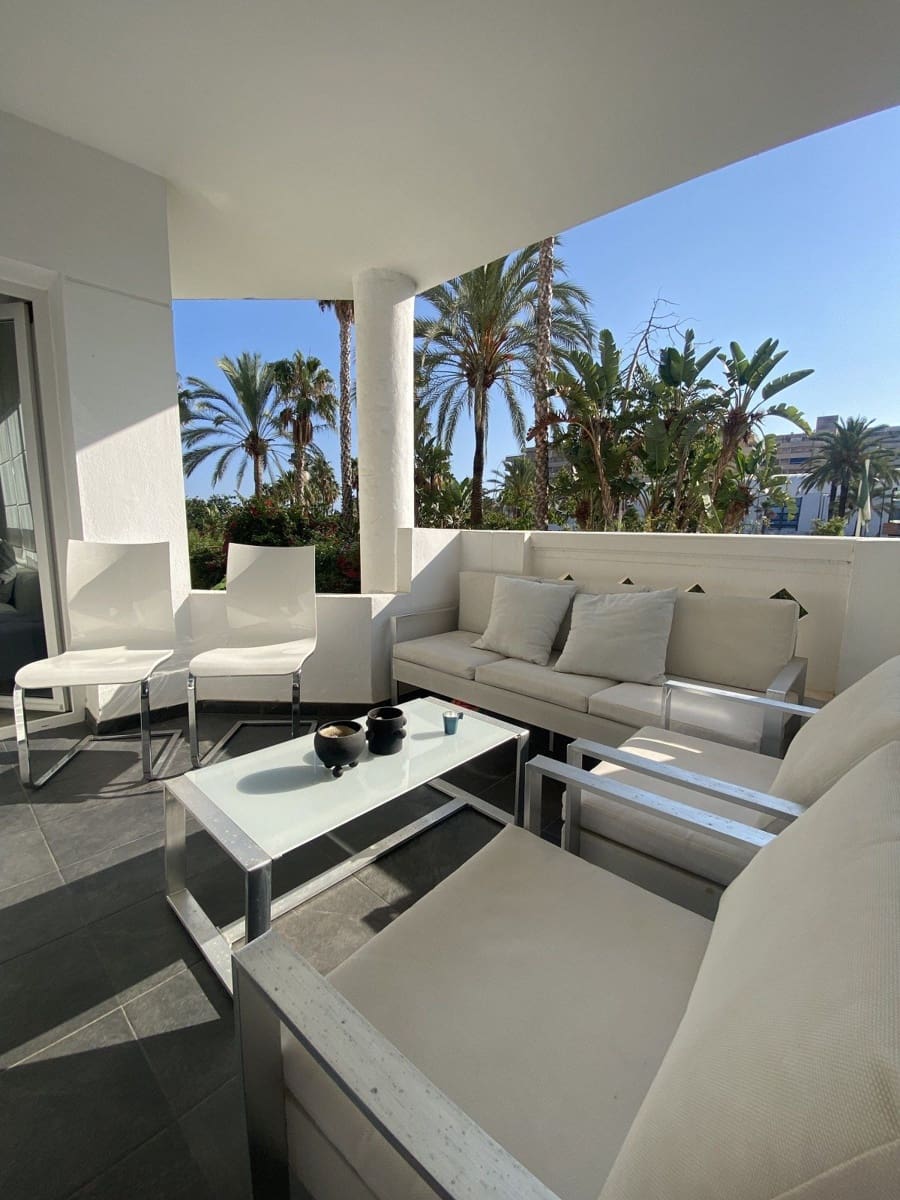 2 bedroom Apartment for sale in Puerto Banus with pool - € 825,000 (Ref: 9540003)