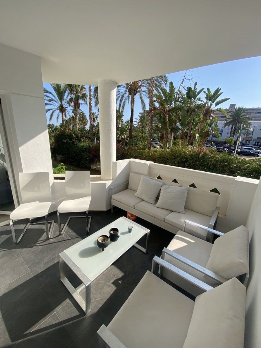 2 bedroom Apartment for sale in Puerto Banus with pool - € 825,000 (Ref: 9540003)
