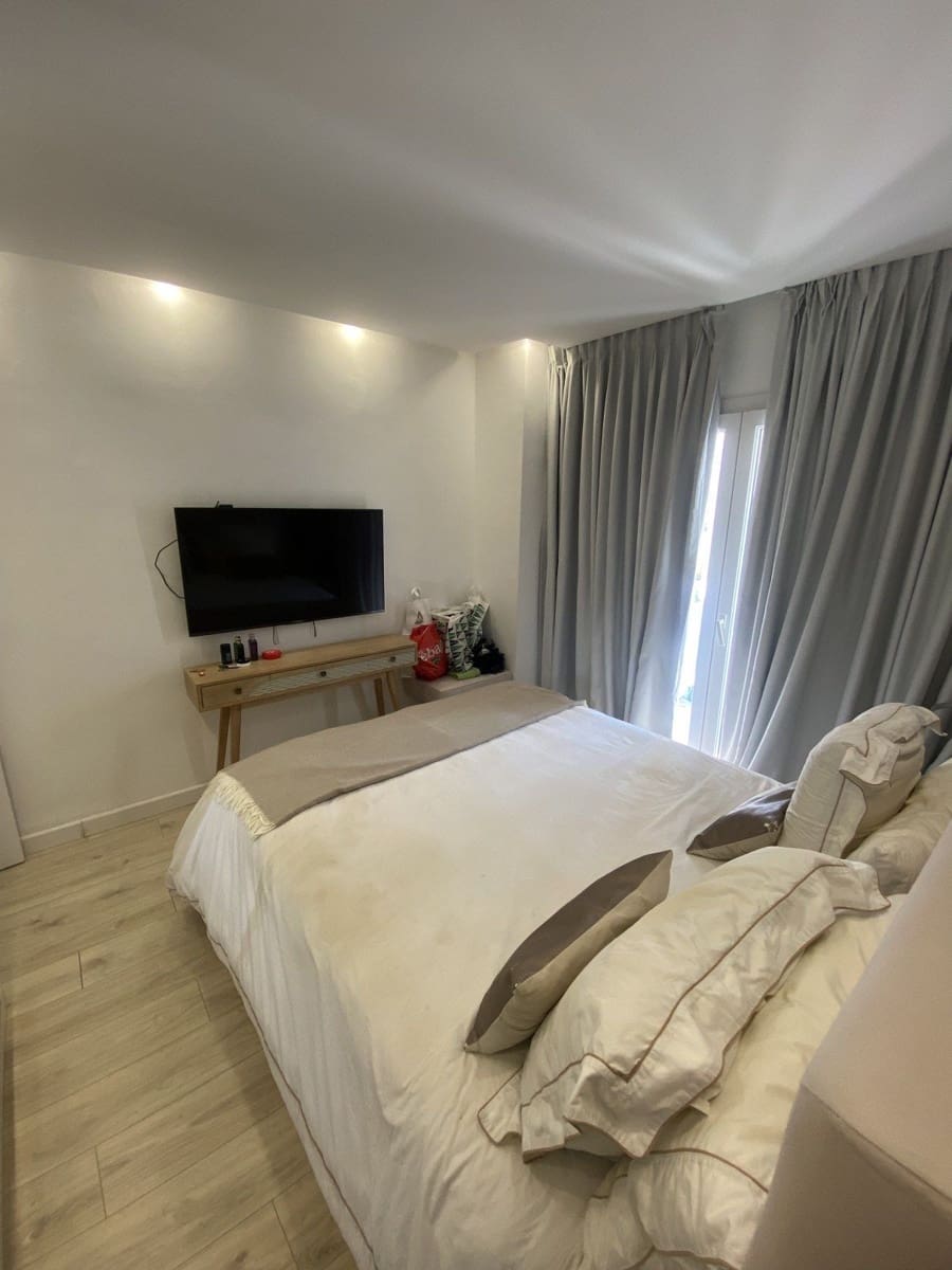 2 bedroom Apartment for sale in Puerto Banus with pool - € 825,000 (Ref: 9540003)