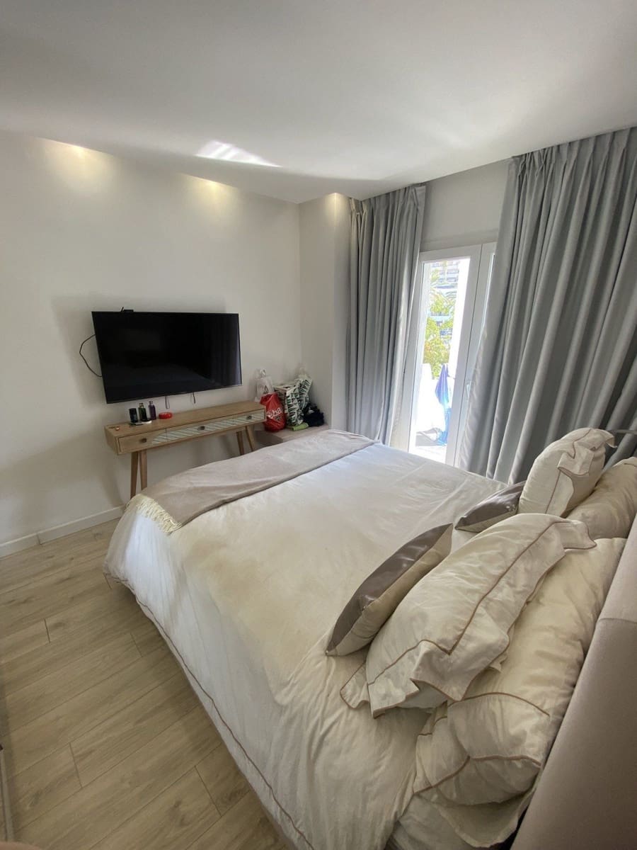 2 bedroom Apartment for sale in Puerto Banus with pool - € 825,000 (Ref: 9540003)