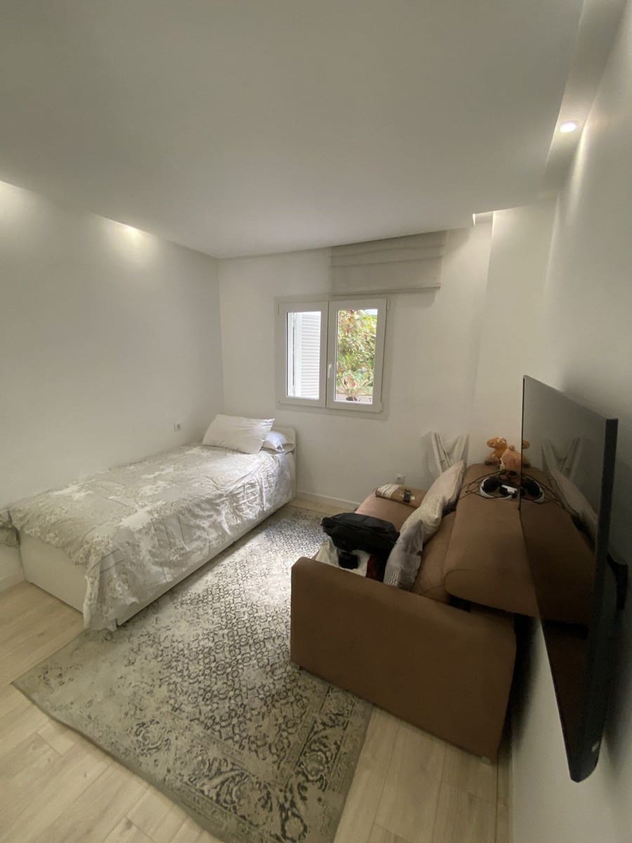 2 bedroom Apartment for sale in Puerto Banus with pool - € 825,000 (Ref: 9540003)