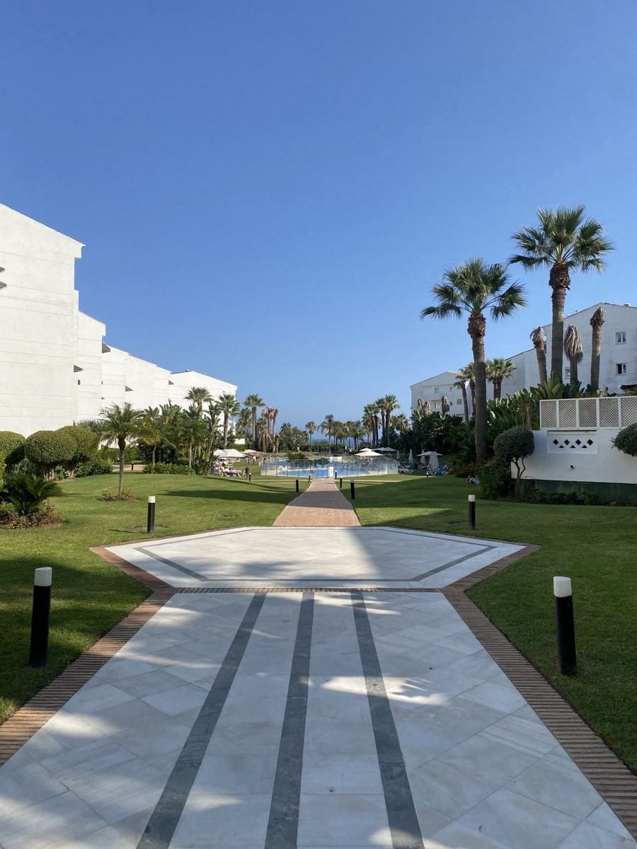 2 bedroom Apartment for sale in Puerto Banus with pool - € 825,000 (Ref: 9540003)