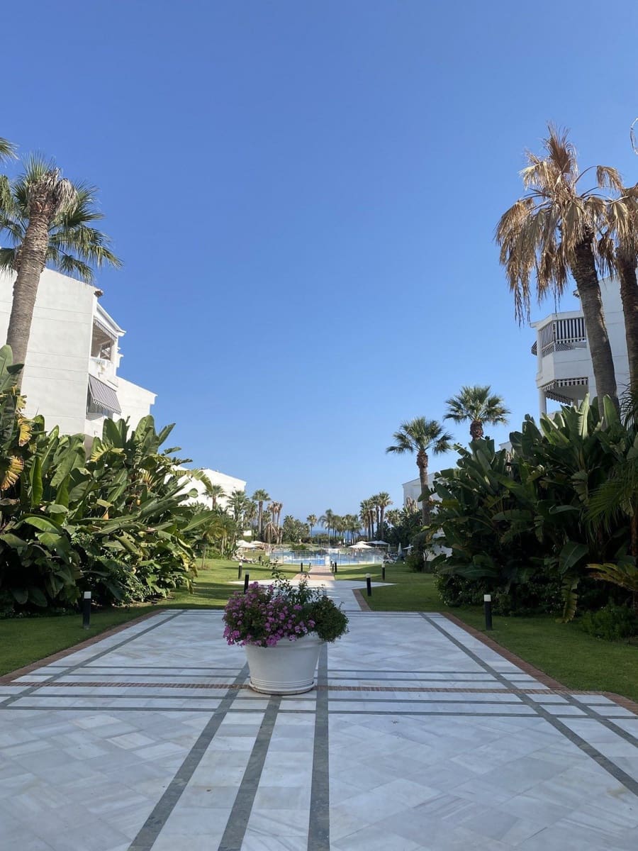 2 bedroom Apartment for sale in Puerto Banus with pool - € 825,000 (Ref: 9540003)