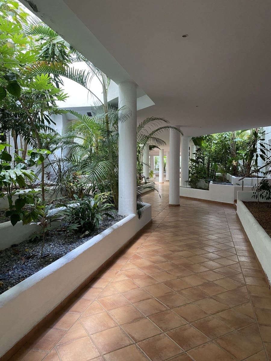 2 bedroom Apartment for sale in Puerto Banus with pool - € 825,000 (Ref: 9540003)