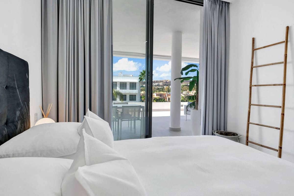 2 slaapkamer Appartement te koop in Estepona met zwembad garage - € 825.000 (Ref: 9540004)