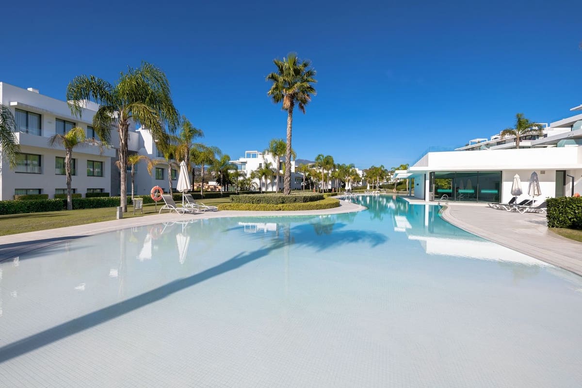 2 slaapkamer Appartement te koop in Estepona met zwembad garage - € 825.000 (Ref: 9540004)