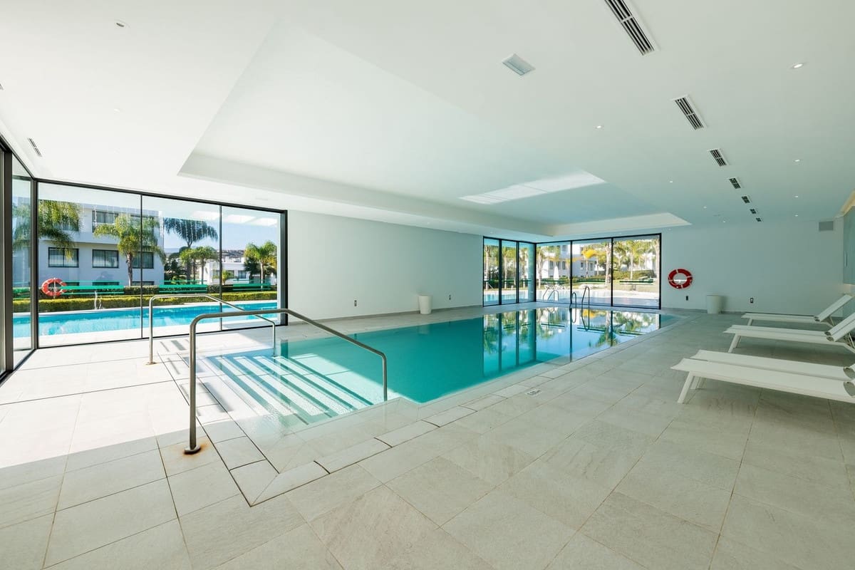 2 slaapkamer Appartement te koop in Estepona met zwembad garage - € 825.000 (Ref: 9540004)