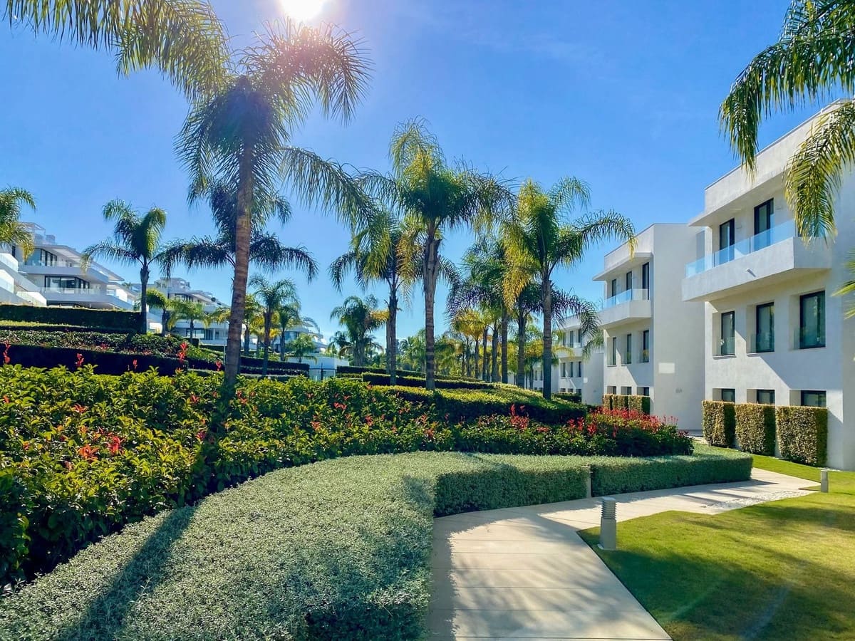 2 slaapkamer Appartement te koop in Estepona met zwembad garage - € 825.000 (Ref: 9540004)