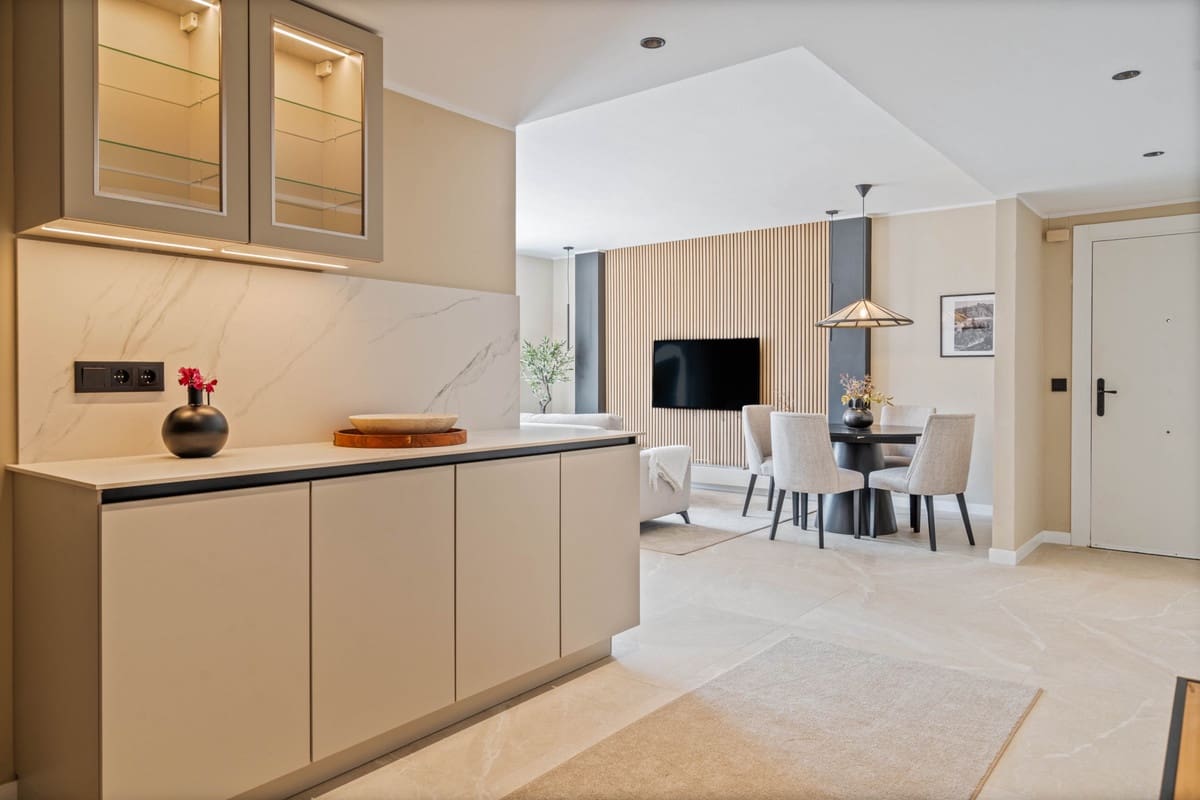 4 bedroom Apartment for sale in Nueva Andalucia with pool - € 825,000 (Ref: 9540006)