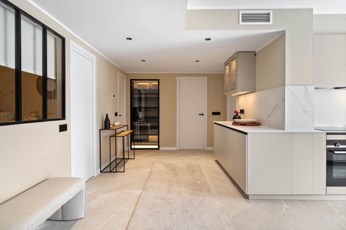 4 bedroom Apartment for sale in Nueva Andalucia with pool - € 825,000 (Ref: 9540006)