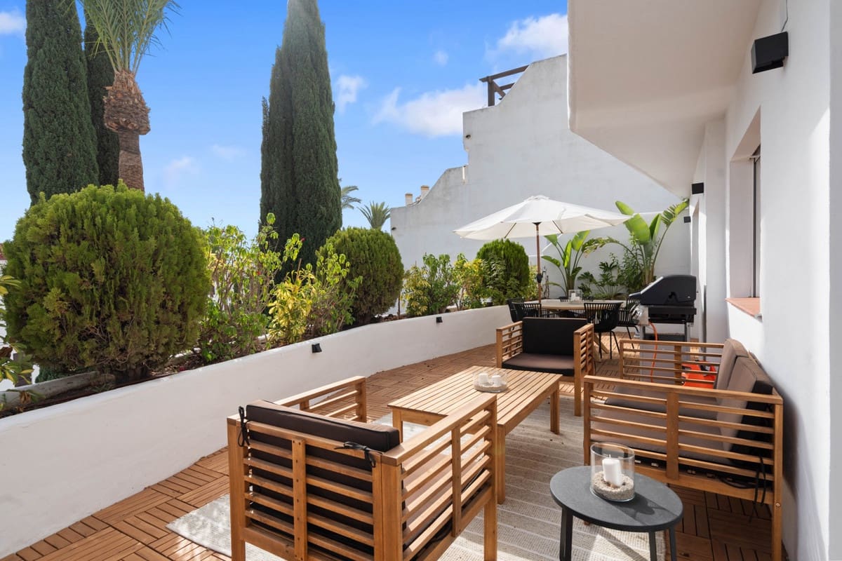 4 bedroom Apartment for sale in Nueva Andalucia with pool - € 825,000 (Ref: 9540006)