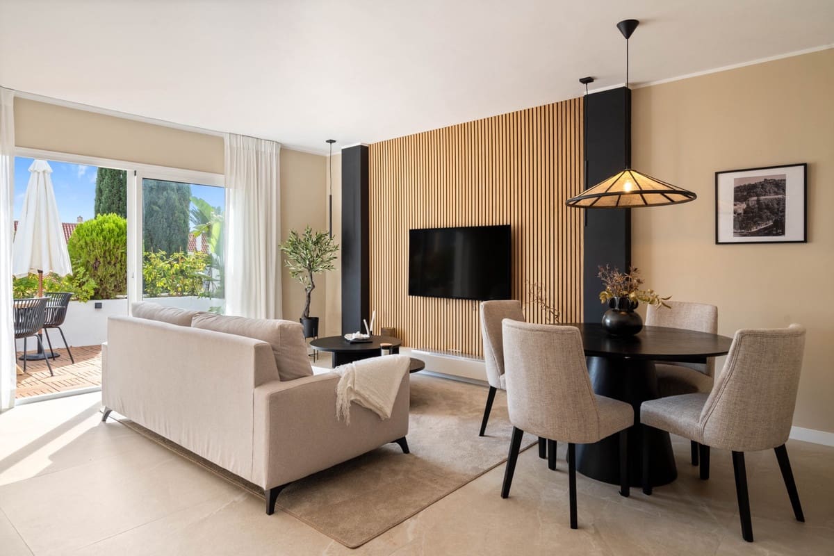 4 bedroom Apartment for sale in Nueva Andalucia with pool - € 825,000 (Ref: 9540006)