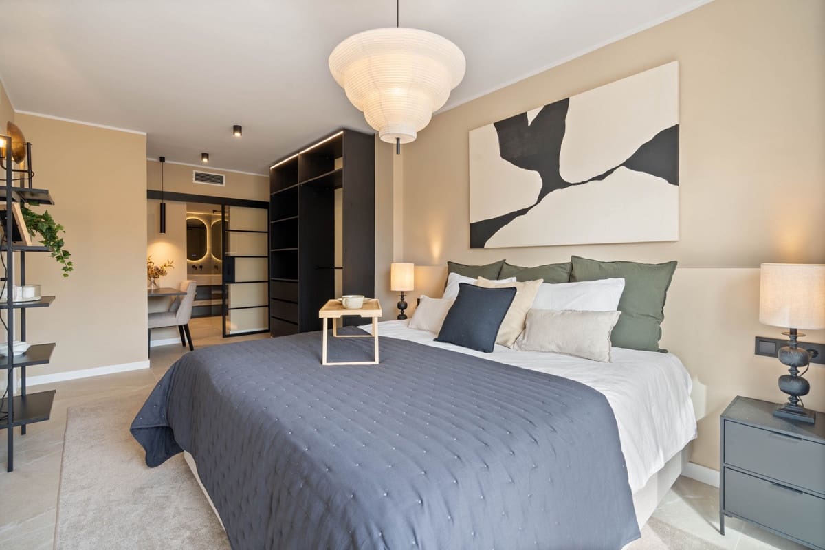 4 bedroom Apartment for sale in Nueva Andalucia with pool - € 825,000 (Ref: 9540006)