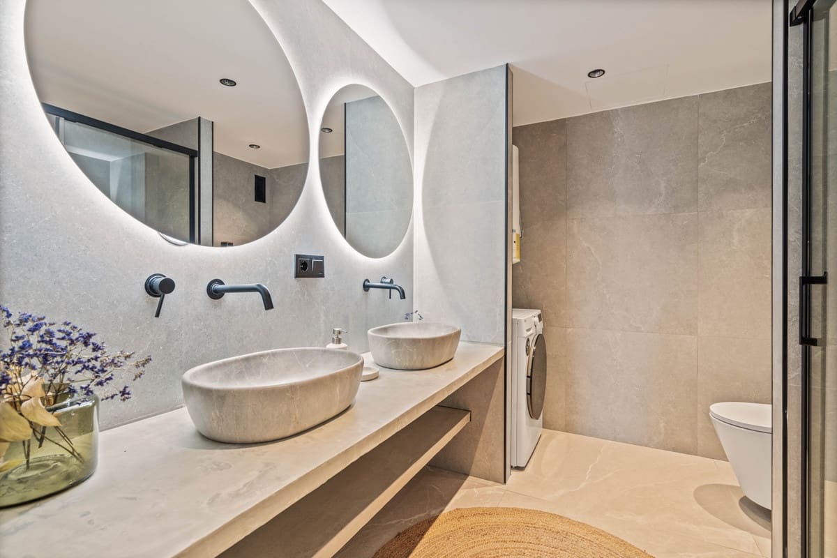 4 bedroom Apartment for sale in Nueva Andalucia with pool - € 825,000 (Ref: 9540006)