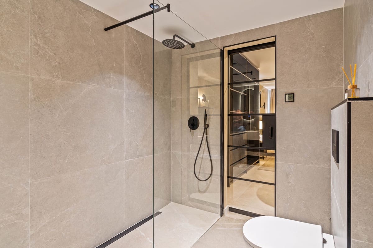 4 bedroom Apartment for sale in Nueva Andalucia with pool - € 825,000 (Ref: 9540006)