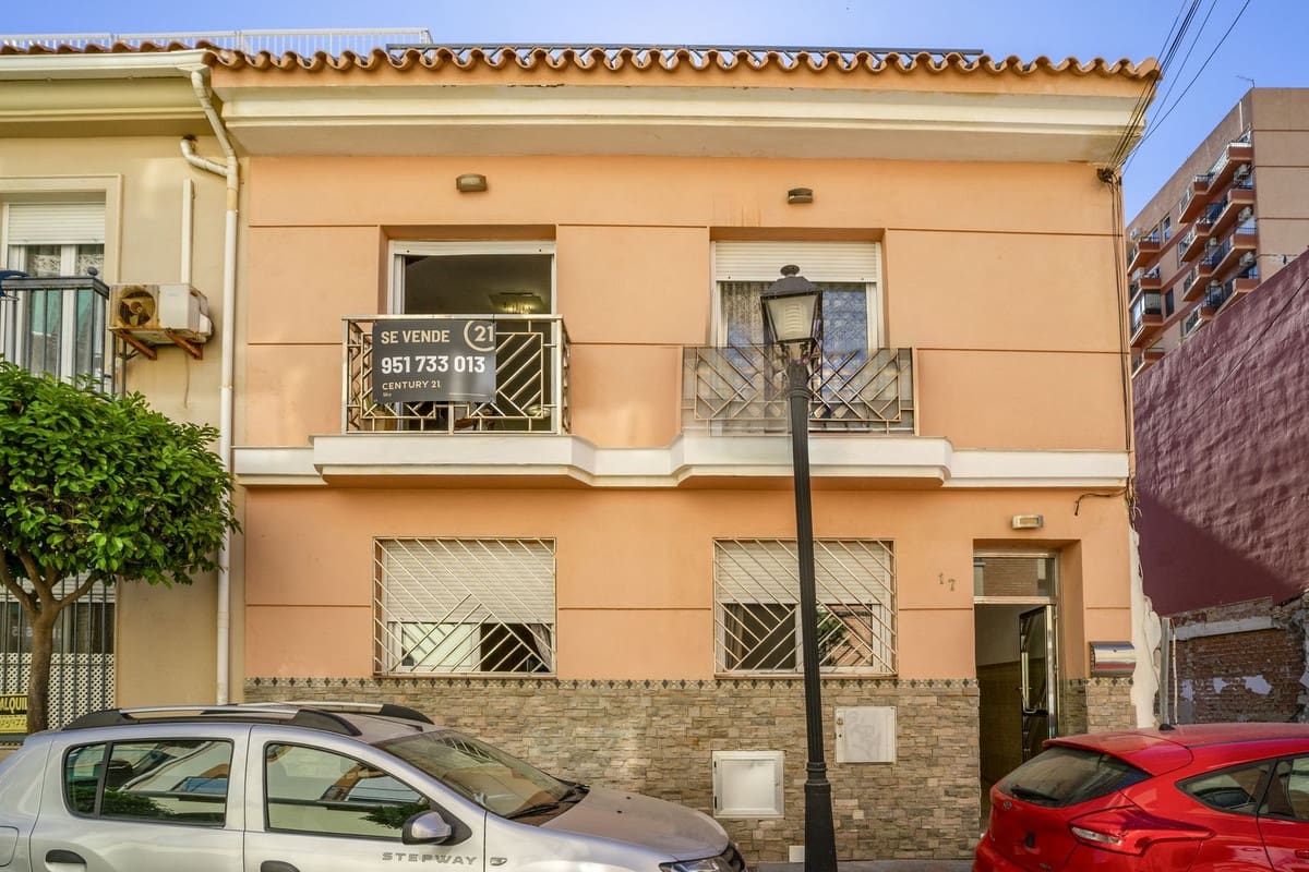 6 sovrum Semi-fristående Villa till salu i Fuengirola - 825 000 € (Ref: 9540008)