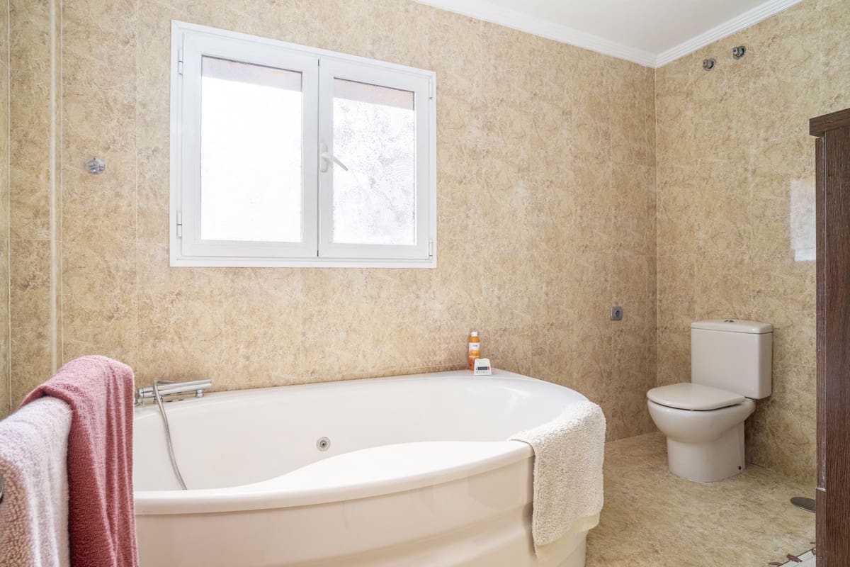 6 sovrum Semi-fristående Villa till salu i Fuengirola - 825 000 € (Ref: 9540008)