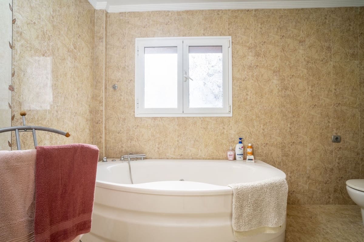 6 sovrum Semi-fristående Villa till salu i Fuengirola - 825 000 € (Ref: 9540008)