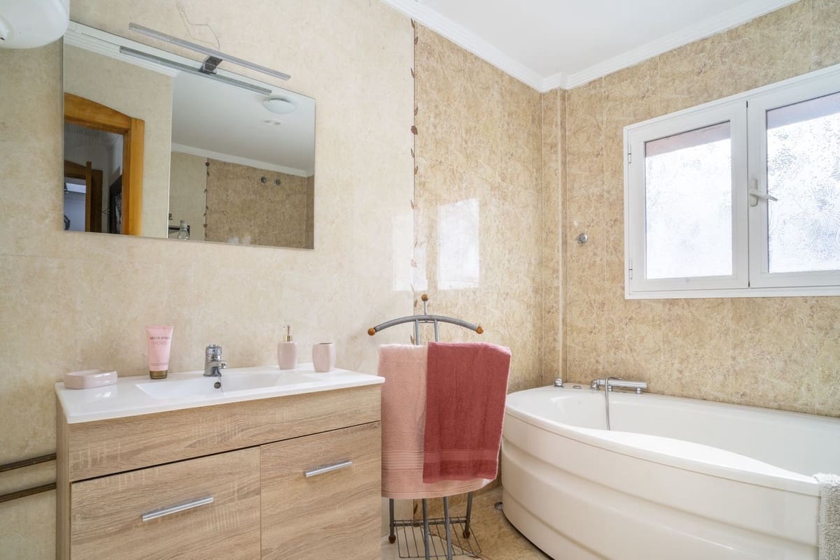 6 sovrum Semi-fristående Villa till salu i Fuengirola - 825 000 € (Ref: 9540008)