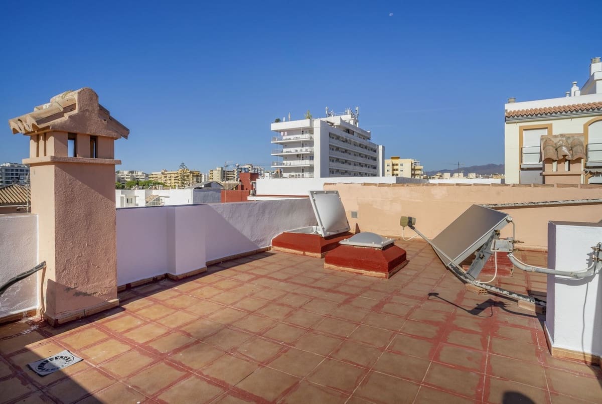 6 sovrum Semi-fristående Villa till salu i Fuengirola - 825 000 € (Ref: 9540008)