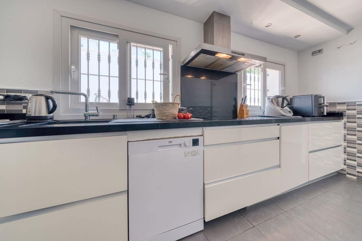 5 soveværelse Villa til salg i Buenas Noches med swimmingpool garage - € 830.000 (Ref: 9540009)