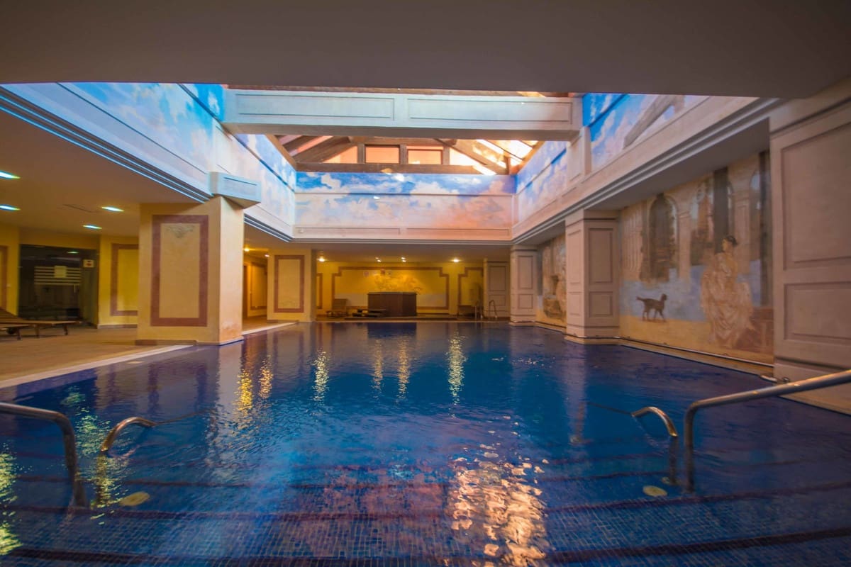 4 soveværelse Lejlighed til salg i New Golden Mile med swimmingpool garage - € 845.000 (Ref: 9540013)