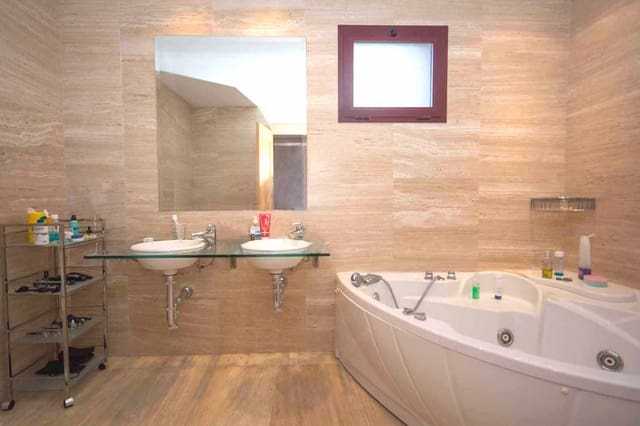 4 soveværelse Lejlighed til salg i Cancelada, Estepona med swimmingpool garage - € 845.000 (Ref: 9540013)