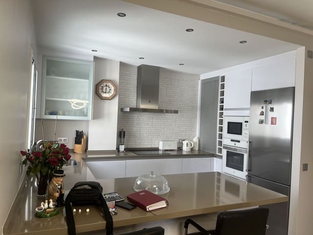 3 slaapkamer Penthouse te koop in Centro, Estepona - € 845.000 (Ref: 9540014)