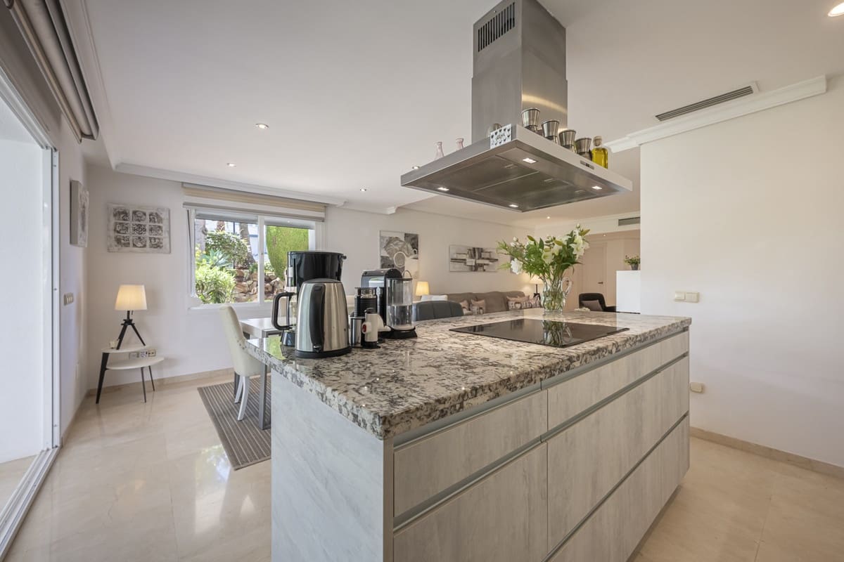 3 chambre Appartement à vendre à Estepona avec piscine - 849 000 € (Ref: 9540018)