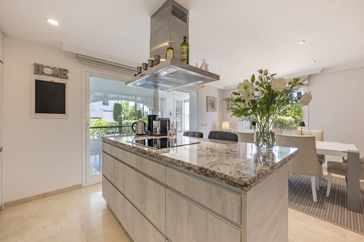 3 chambre Appartement à vendre à Estepona avec piscine - 849 000 € (Ref: 9540018)