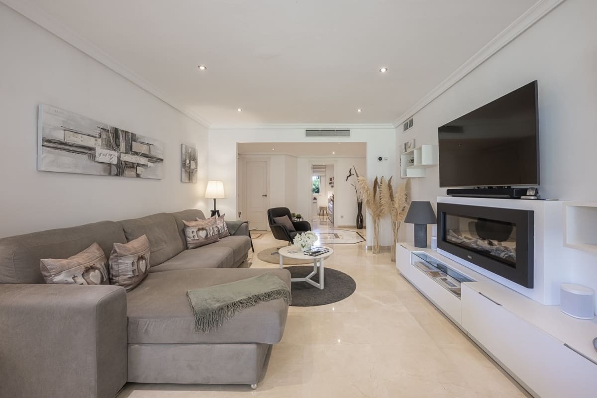 3 chambre Appartement à vendre à Estepona avec piscine - 849 000 € (Ref: 9540018)