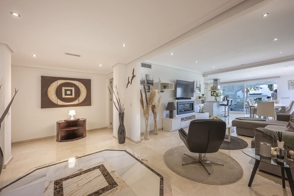 3 chambre Appartement à vendre à Estepona avec piscine - 849 000 € (Ref: 9540018)