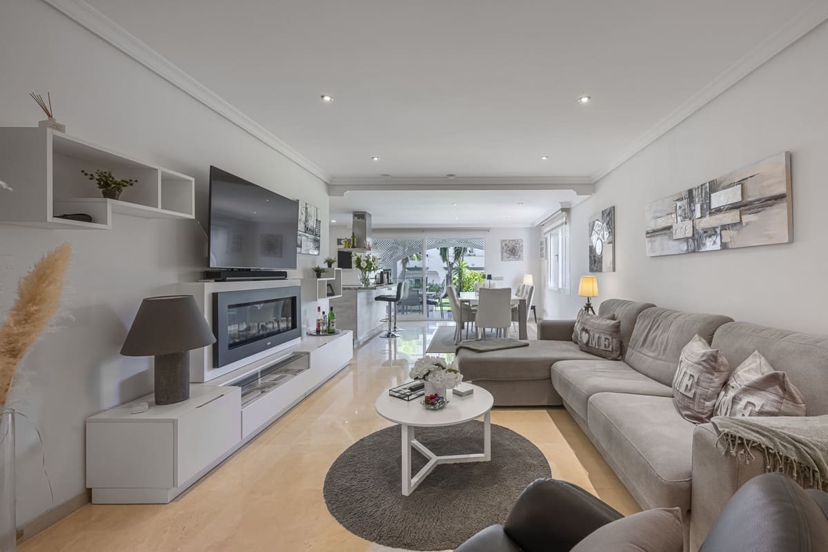 3 chambre Appartement à vendre à Estepona avec piscine - 849 000 € (Ref: 9540018)