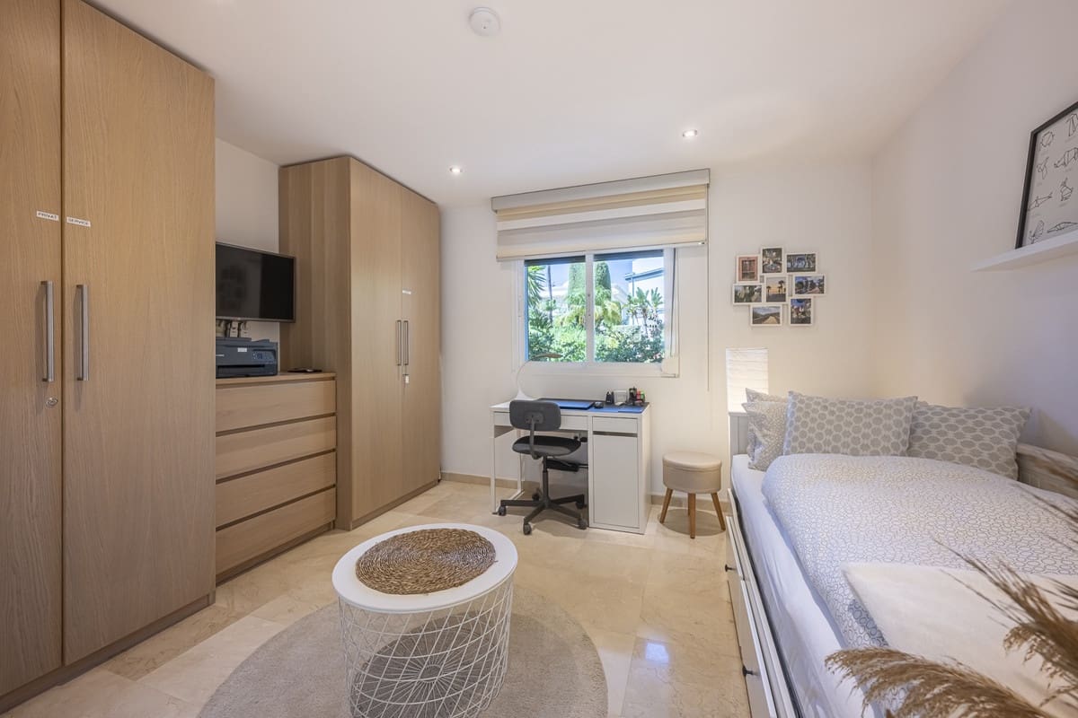 3 chambre Appartement à vendre à Estepona avec piscine - 849 000 € (Ref: 9540018)