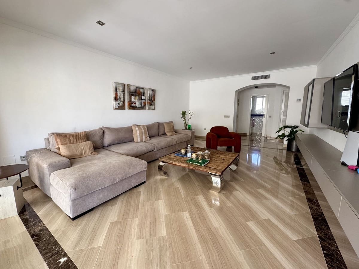 3 sovrum Lägenhet till salu i Elviria med pool garage - 849 000 € (Ref: 9540020)