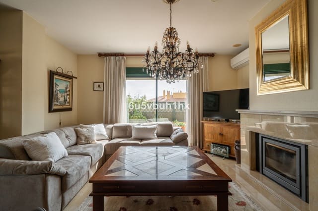 4 soveværelse Penthouse til salg i San Pedro de Alcántara Pueblo, Marbella med swimmingpool garage - € 849.000 (Ref: 9540021)