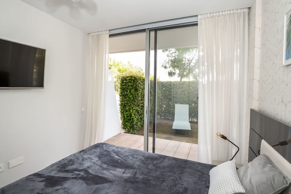 Apartamento de 2 habitaciones en Estepona en venta con piscina - 850.000 € (Ref: 9540023)