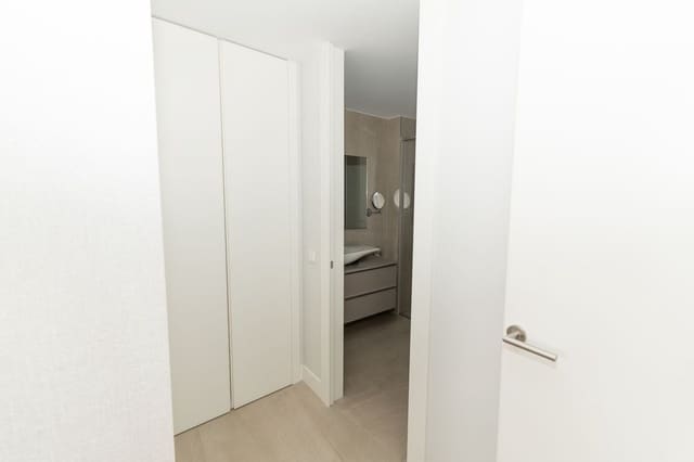 Apartamento de 2 habitaciones en Centro, Estepona en venta con piscina - 850.000 € (Ref: 9540023)