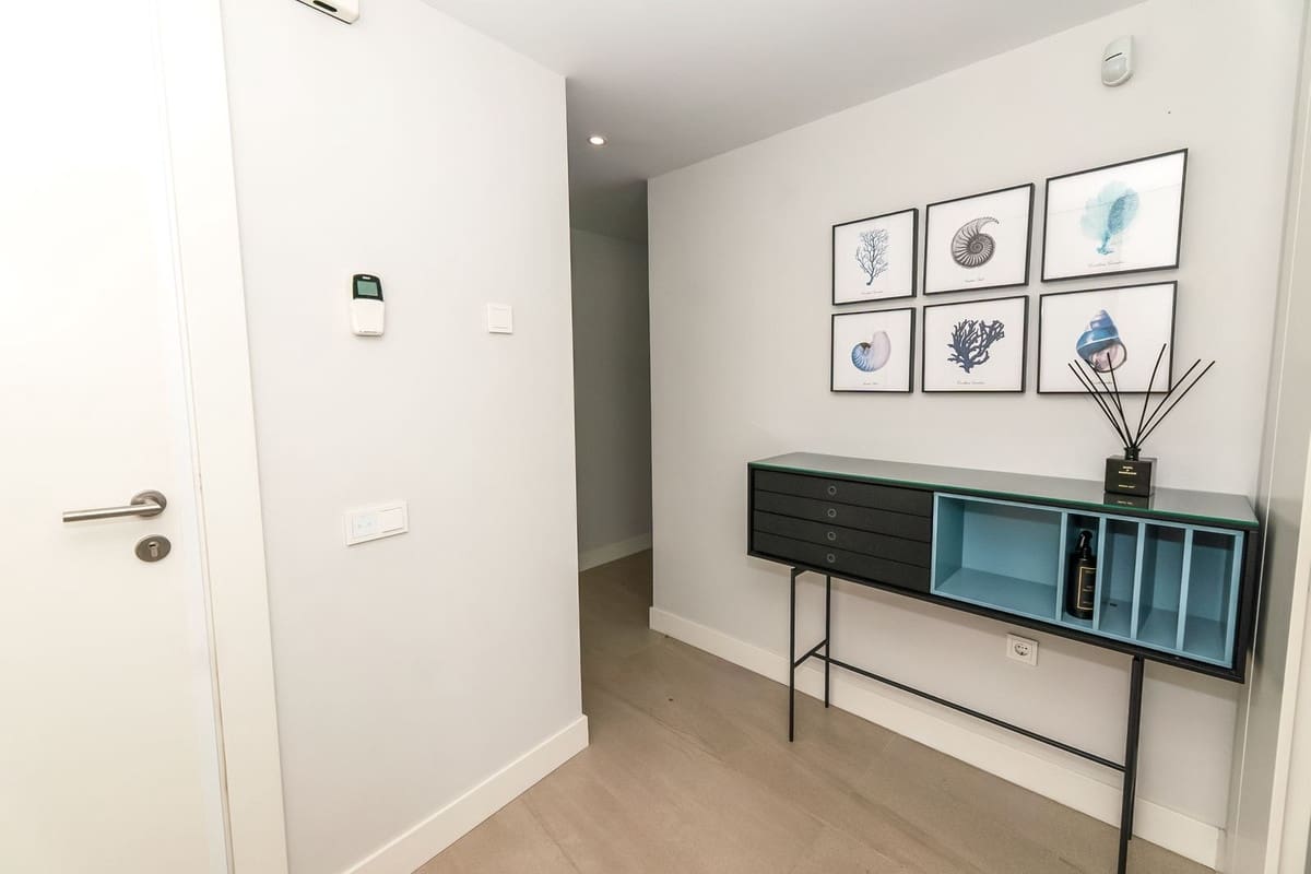 Apartamento de 2 habitaciones en Estepona en venta con piscina - 850.000 € (Ref: 9540023)